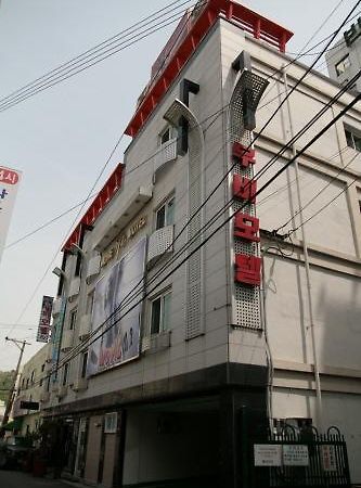 Movie Motel Jinju Exterior foto