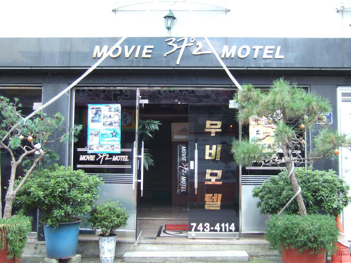 Movie Motel Jinju Exterior foto